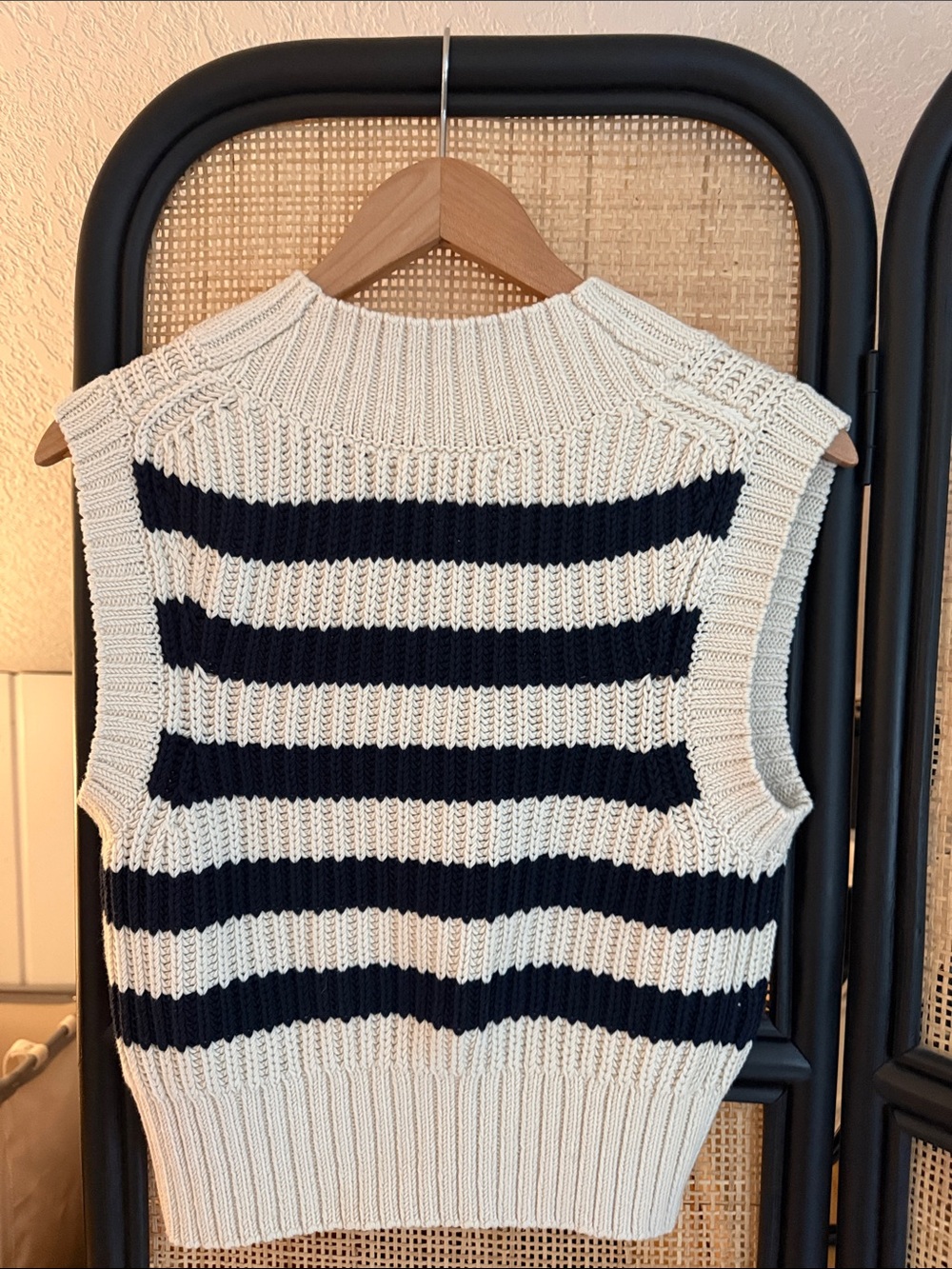 Banana Republic Organic Cotton V Neck Cropped Sweater Vest S - Picture 4 of 8